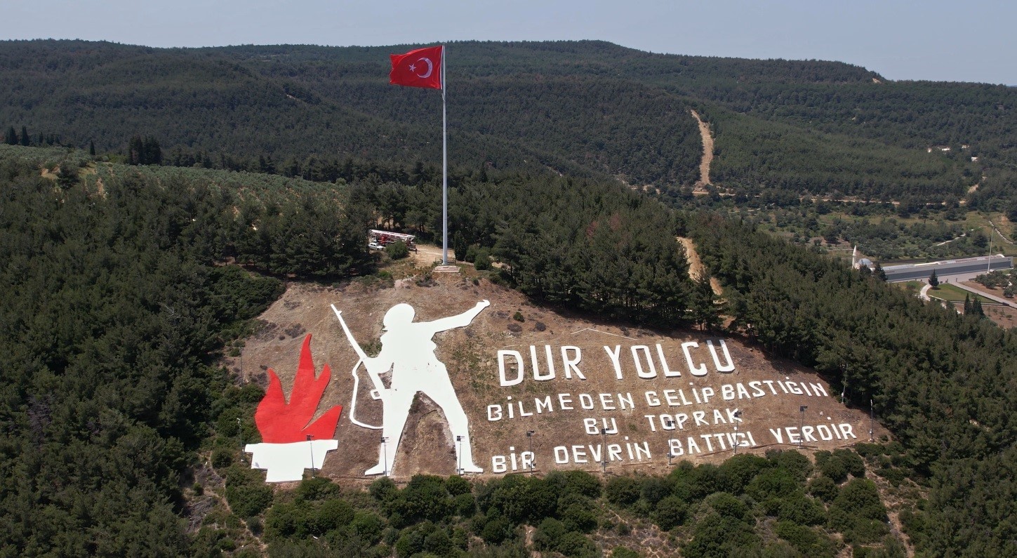 Dur Yolcu Anıtı