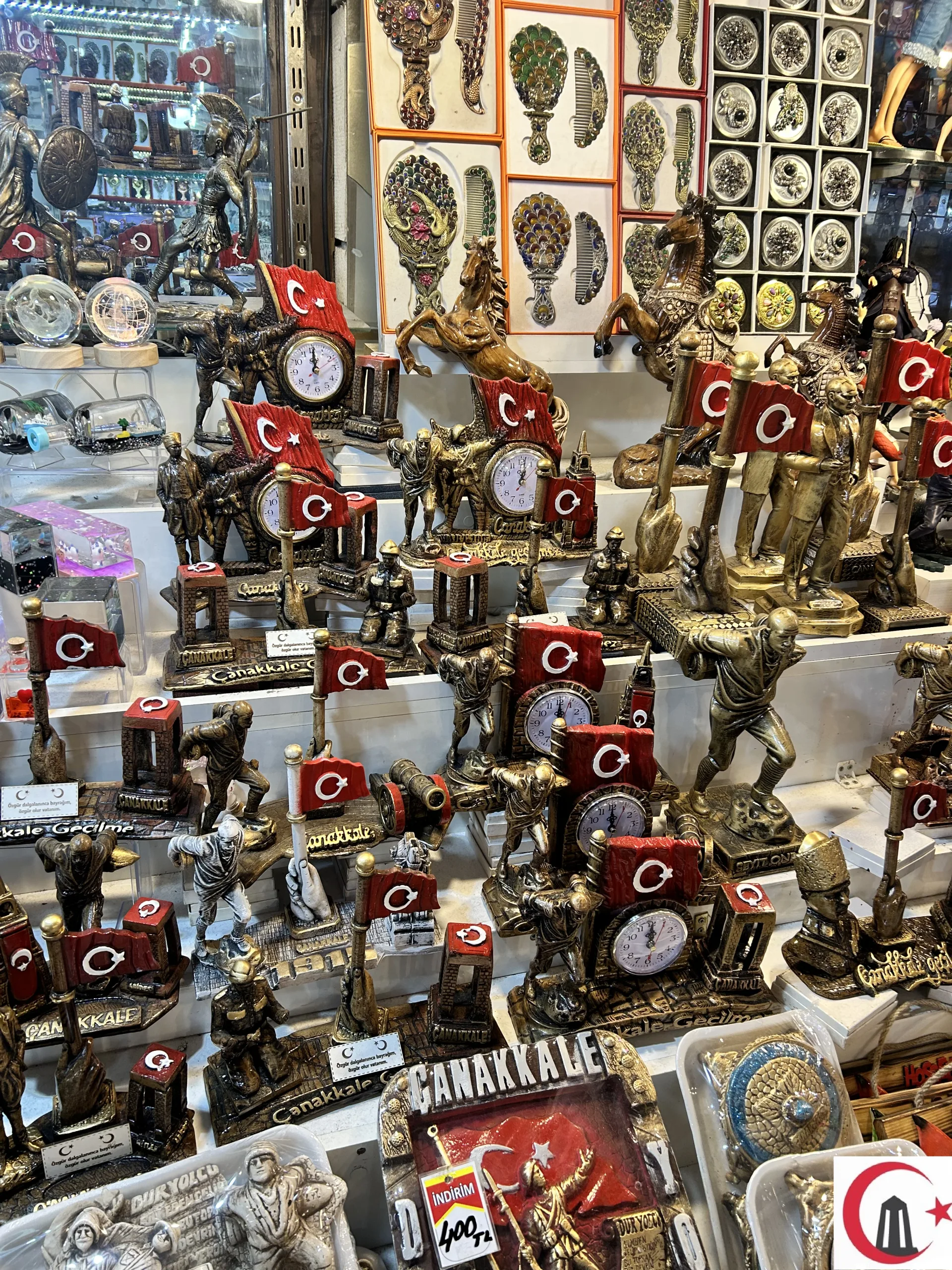 Aynalı Çarşı'da Satılan Çanakkale Savaşı Hediyelikleri ve Kahramanlar