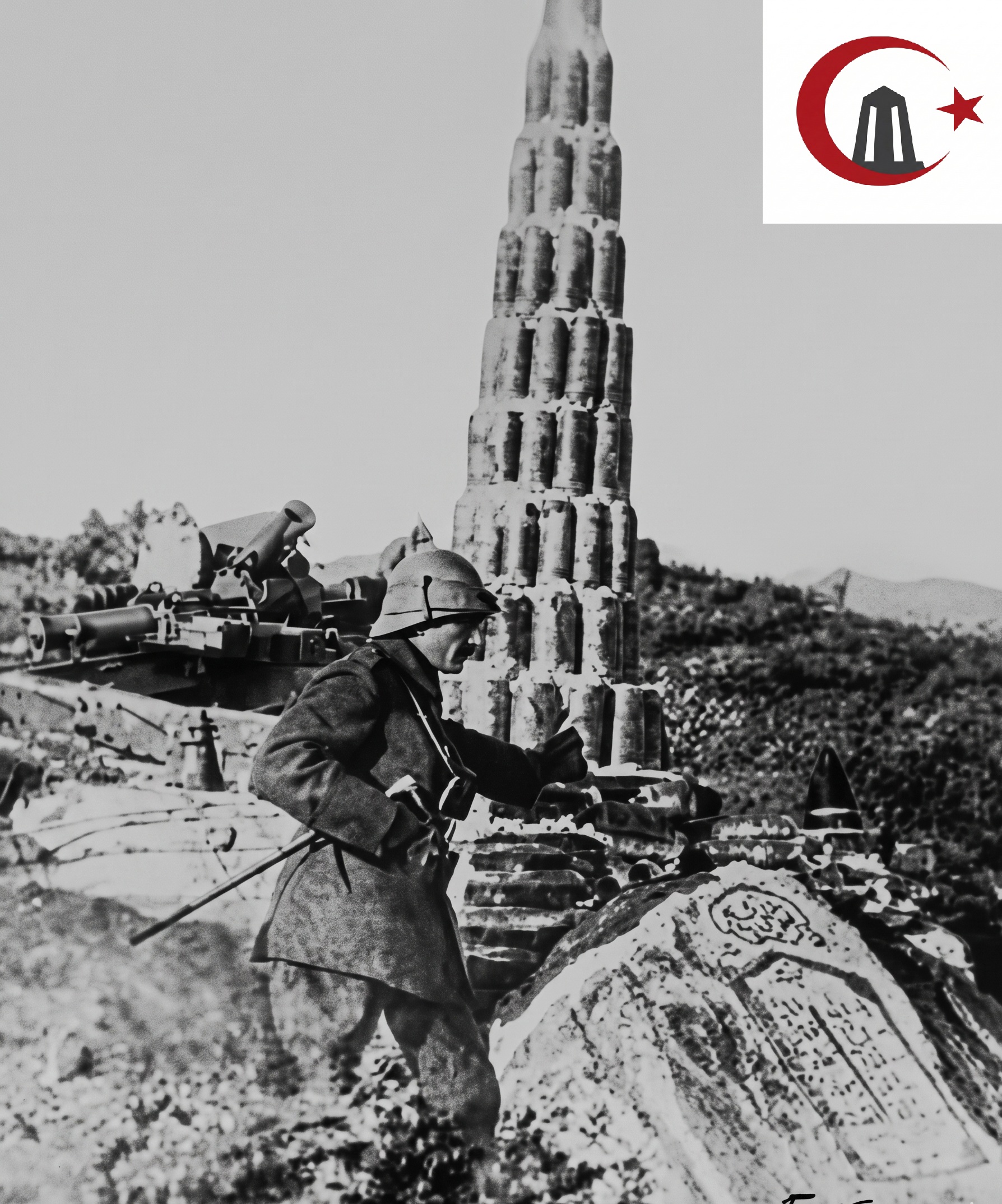 Mustafa Kemal Atatürk Kireçtepe Jandarma Anıtı önünde boş mermi kovanları ile 1915